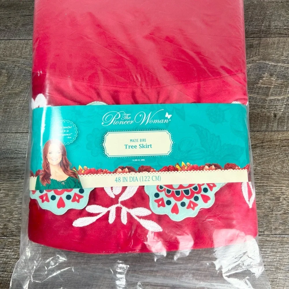 Pioneer Woman‎ Mazie Bird Christmas Tree Skirt Brand New red